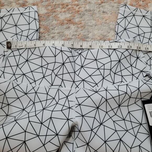 Karma Shattered Glass‎ White Kyla Crop Leggings - Size Large - Picture 8 of 9